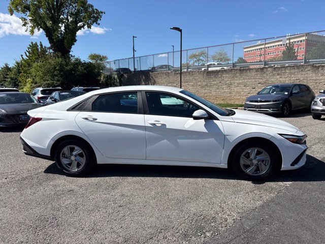 Used 2026 Hyundai Elantra SE FWD image 16