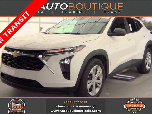 Used 2025 Chevrolet Trax LS FWD image 1