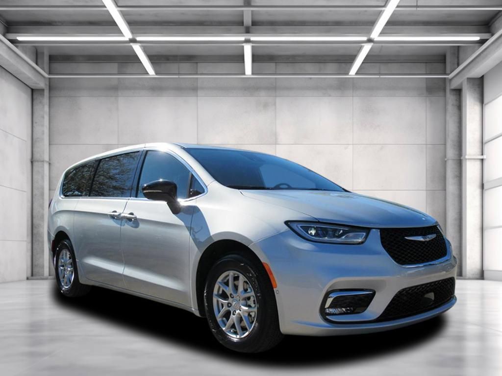 New 2026 Chrysler Pacifica Select FWD image 1