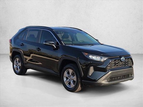 Used 2022 Toyota RAV4 LE AWD/4WD image 3