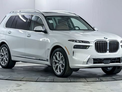 Used 2026 BMW X7 xDrive40i AWD/4WD image 9