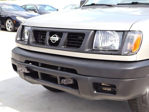 Used 2000 Nissan Frontier XE RWD image 10