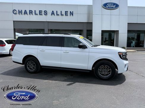 Used 2025 Ford Expedition Max Active AWD/4WD image 2