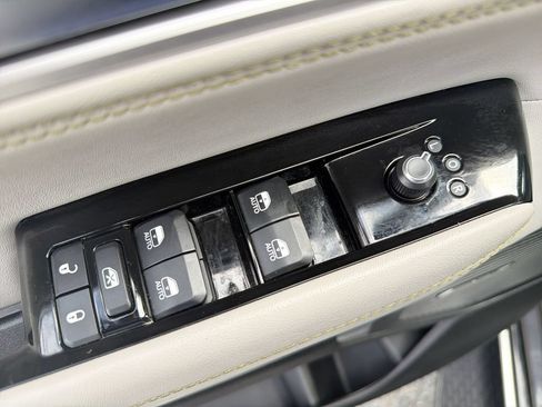 Used 2024 Jeep Wagoneer Series II w/ Premium Group I RWD image 15