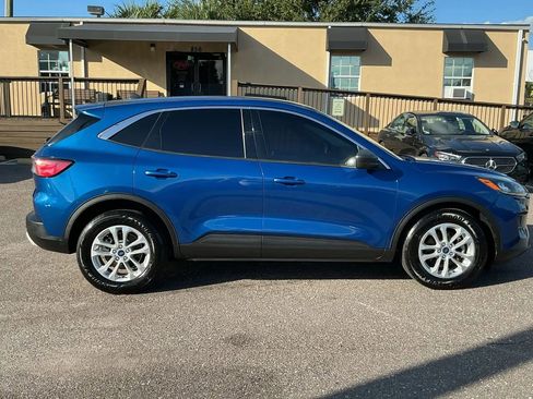 Used 2022 Ford Escape SE image 4