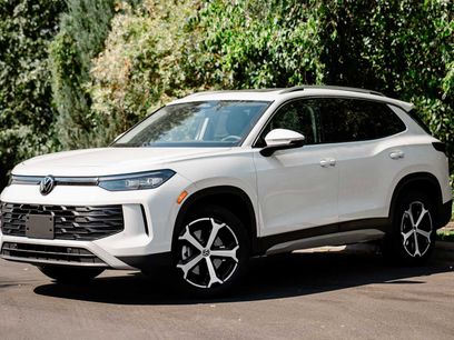 New 2025 Volkswagen Tiguan SE