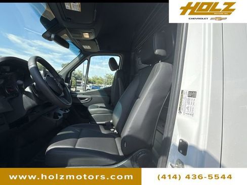 Used 2025 Mercedes-Benz Sprinter 2500 image 18