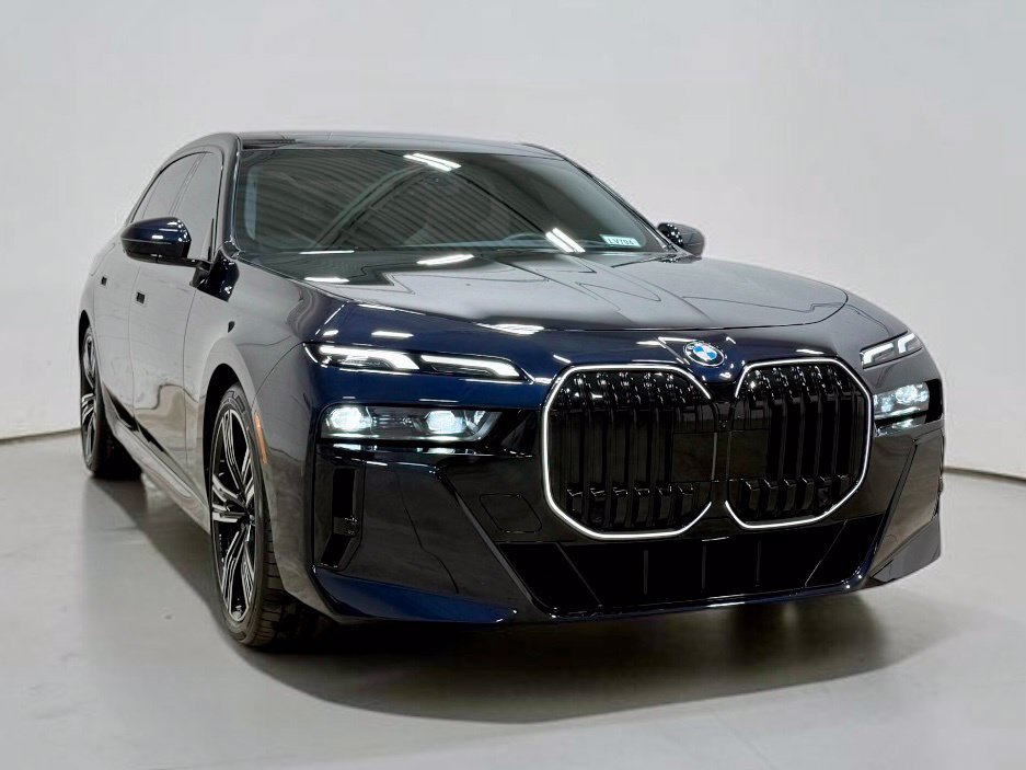 Used 2025 BMW 760i xDrive AWD/4WD image 11