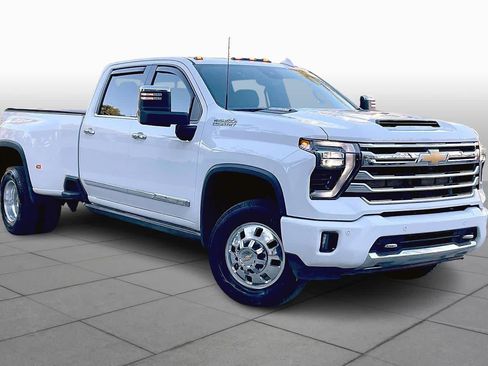 Used 2025 Chevrolet Silverado 3500 High Country w/ Technology Package image 2