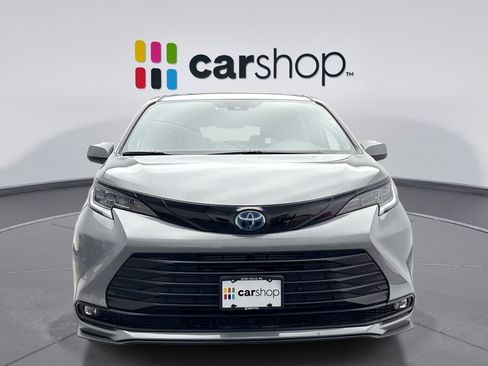 Used 2025 Toyota Sienna XLE Woodland Edition AWD/4WD image 8