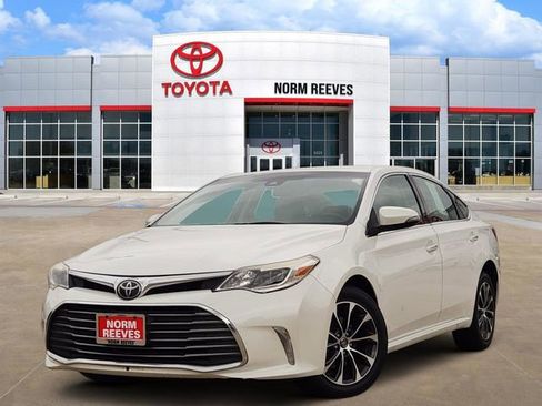 Used 2018 Toyota Avalon XLE FWD image 1