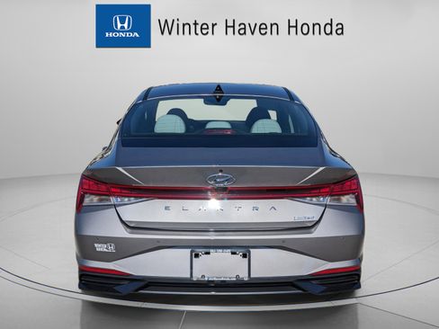 Used 2023 Hyundai Elantra Limited image 7