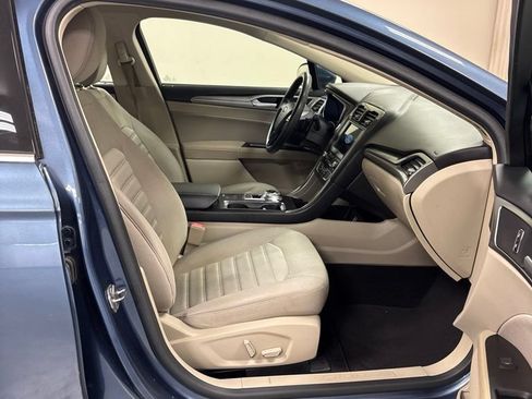 Used 2019 Ford Fusion SE FWD image 21