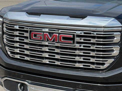 Used 2025 GMC Sierra 1500 Denali w/ Denali Reserve Package AWD/4WD image 42