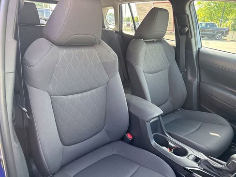 Certified 2022 Toyota Corolla Cross LE FWD image 34