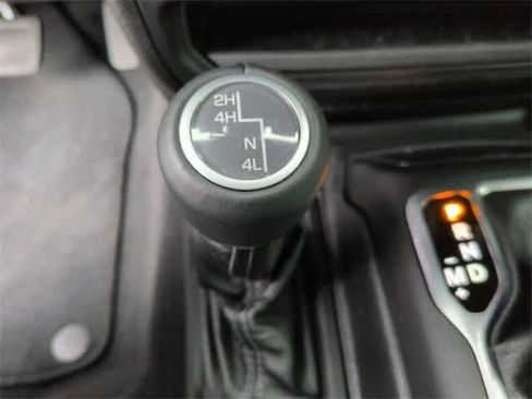 Used 2025 Jeep Gladiator Sport image 38