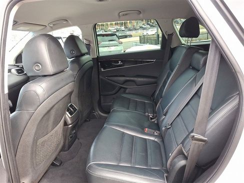 Used 2019 Kia Sorento EX image 11
