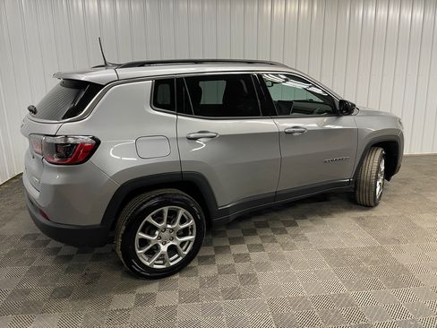 Used 2022 Jeep Compass Latitude AWD/4WD image 3