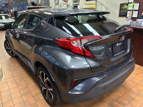Used 2021 Toyota C-HR XLE image 6