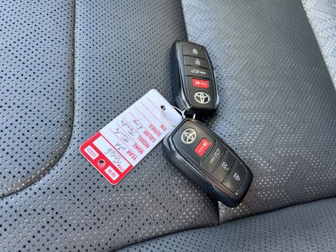 Used 2022 Toyota Tundra SR5 w/ SR5 Premium Package image 9