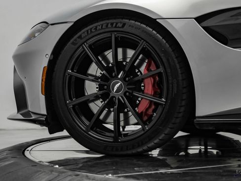 Used 2019 Aston Martin V8 Vantage Coupe RWD image 87