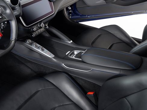 Used 2019 Ferrari GTC4Lusso T RWD image 25