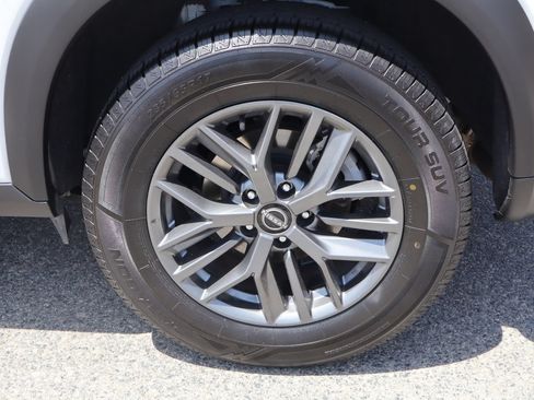 Used 2024 Nissan Rogue S FWD image 13
