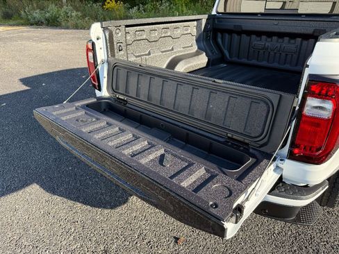 New 2026 GMC Canyon AT4 image 8