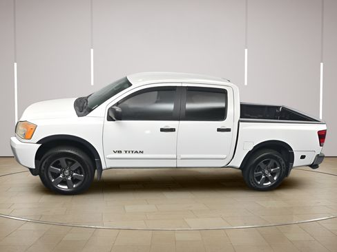 Used 2015 Nissan Titan SV w/ SV Value Truck Package RWD image 31
