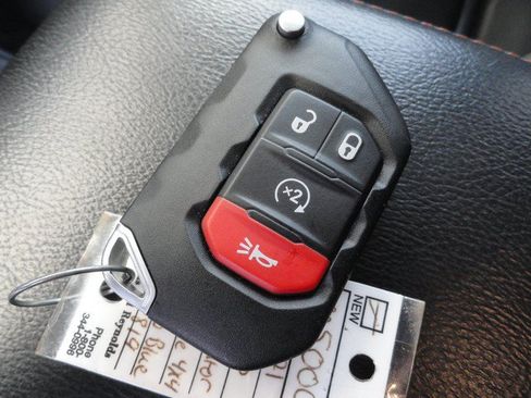 Used 2021 Jeep Gladiator Mojave AWD/4WD image 22