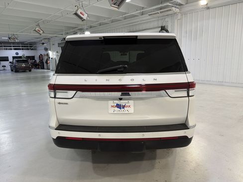 Used 2024 Lincoln Navigator L Reserve image 4