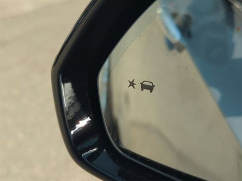 Used 2025 Cadillac XT6 Luxury image 19