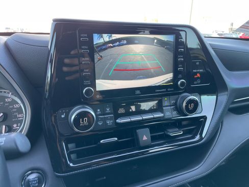 Used 2022 Toyota Highlander XSE image 20
