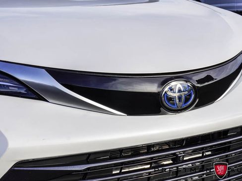 Used 2024 Toyota Sienna Platinum image 16