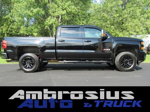 Used 2016 Chevrolet Silverado 2500 LT w/ Midnight Edition AWD/4WD image 2