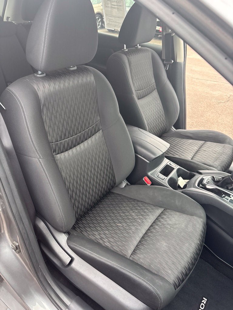 Used 2017 Nissan Rogue SV AWD/4WD image 16