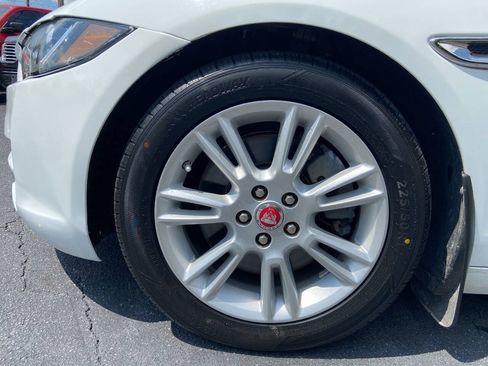 Used 2018 Jaguar XE Premium RWD image 25