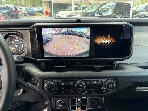 Used 2025 Jeep Wrangler Sport S image 17