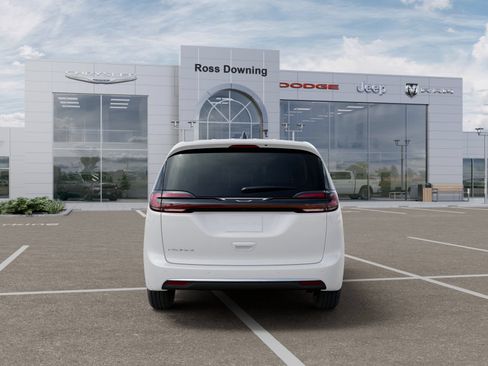 New 2027 Chrysler Pacifica Select FWD image 7