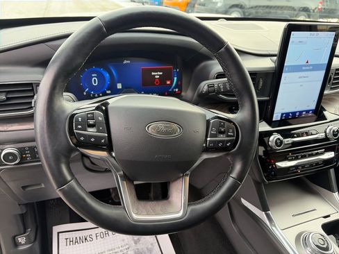 Used 2022 Ford Explorer Platinum image 25