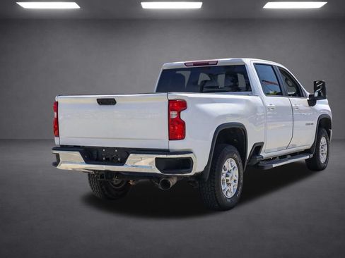 Used 2022 Chevrolet Silverado 2500 LT w/ Convenience Package AWD/4WD image 4