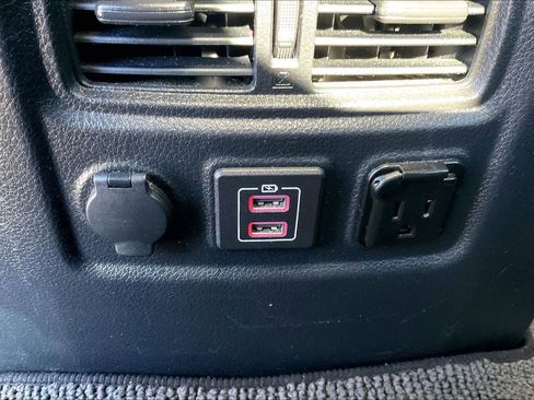 Used 2019 Nissan Titan SV w/ SV Convenience Package image 29