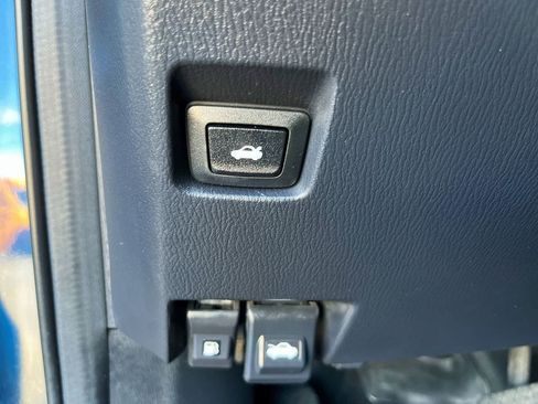Used 2018 MAZDA MAZDA3 Touring FWD image 43