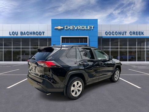 Used 2024 Toyota RAV4 LE FWD image 8