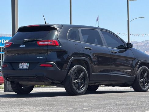 Used 2015 Jeep Cherokee Sport FWD image 5