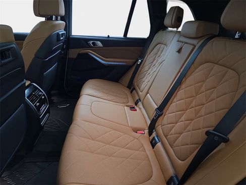 Used 2023 BMW X5 xDrive45e w/ Executive Package image 17