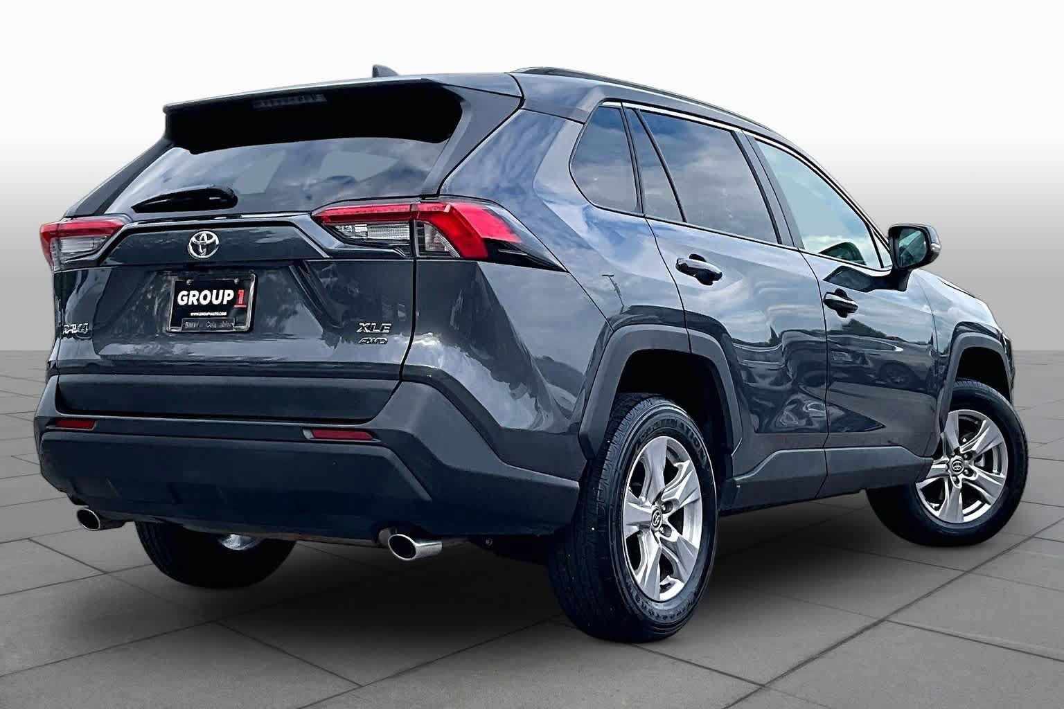 Used 2025 Toyota RAV4 XLE AWD/4WD image 12