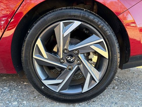 Used 2025 Hyundai Elantra Limited image 29