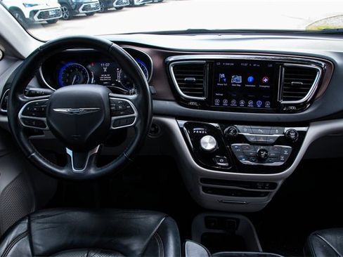 Used 2017 Chrysler Pacifica Touring-L Plus image 29