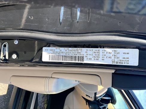 Used 2018 Jeep Grand Cherokee Laredo AWD/4WD image 9